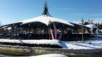 Les tasses de Disneyland Paris sous la neige