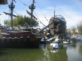 Le crâne de Disneyland Paris sous la neige